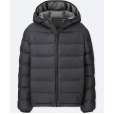 מעיל Uniqlo בצבע שחור לילדים עם כובע